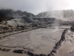 翌日、温泉の為にヘルズゲートにやってきました。マッドバス＆温泉！こちらのマッドバスはお肌が本当にツルツルになります。水着を借りて入りました。