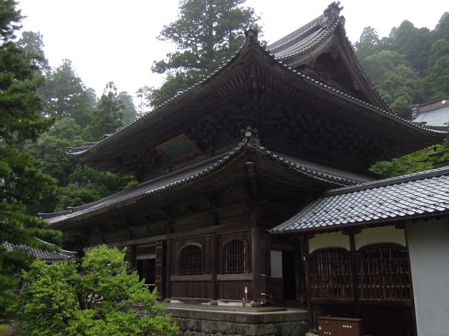 仏殿は歴史を感じる意匠だった