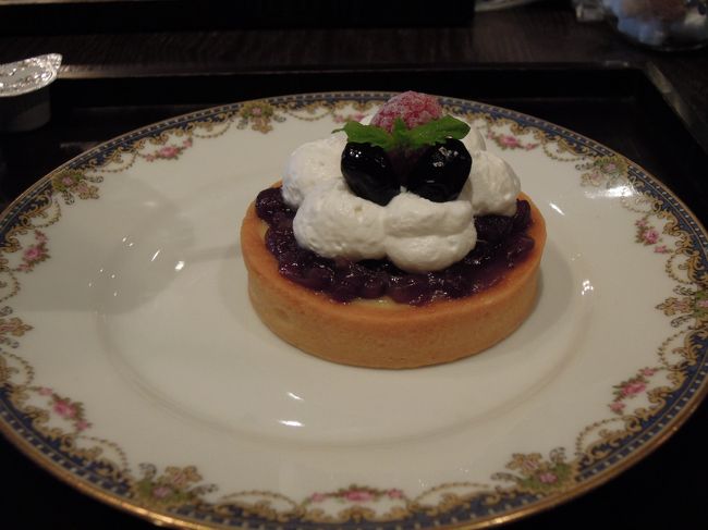 永平寺を出てだいぶ南下し長浜黒壁スクエアへ<br />まず休憩しに行ったところ、目当てのケーキがなかったが、上品なタルトをいただいた