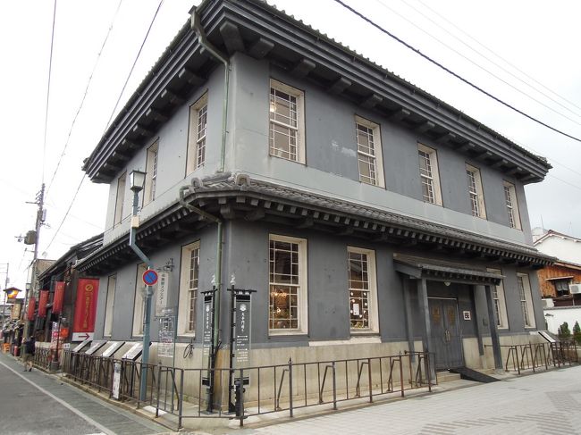 営業中このあたりは人だらけで写真が撮りづらかったので閉館後に撮ったもの