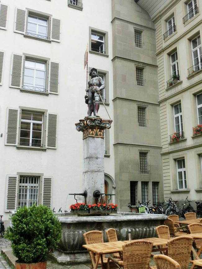 広場のフェンナー/旗手の泉。