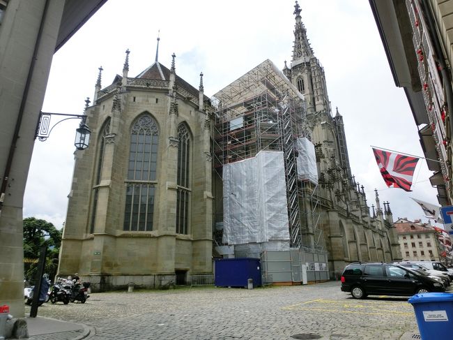 クロイツ通りを戻りゲレヒティヒカイト通りを南に横切りベルン大聖堂にやってきました。