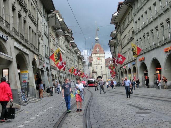 向うに見える牢獄塔までがマルクト通り。