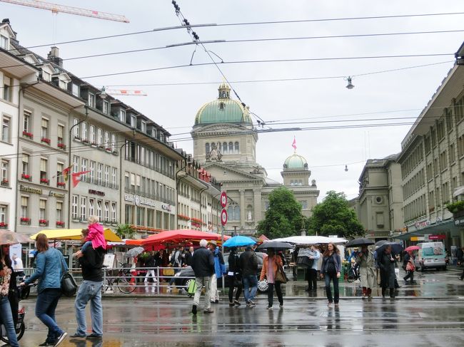 ベーレン広場から連邦議事堂が見えます。