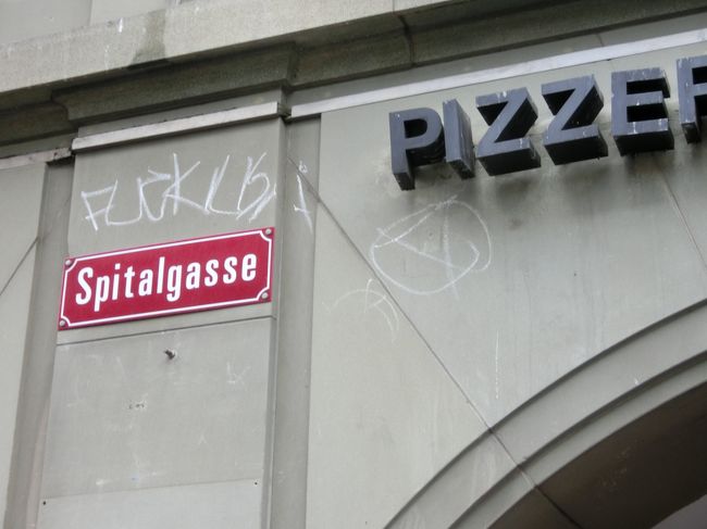 ベーレン広場から駅まではシュピタール通りです。