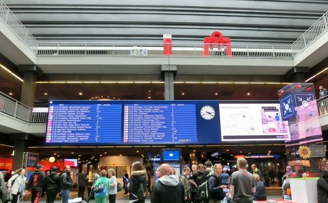 ベルン駅。<br />首都だけあって活気がありました。