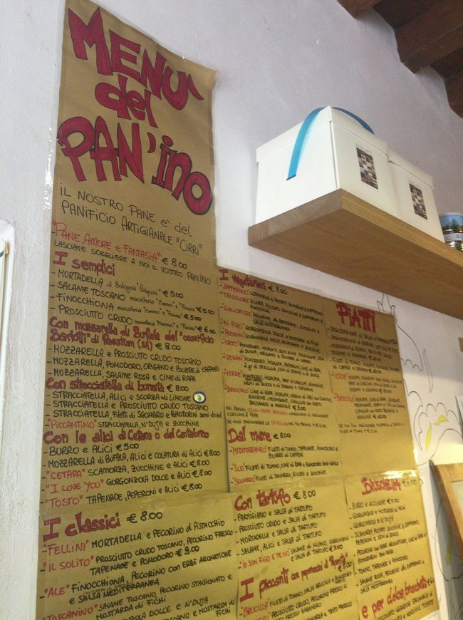 イーノのパニーニメニューです。<br /><br />他店のパニーニよりもお値段は高いですが、その分こだわられた食材で作られていて美味しさは抜群でした。<br /><br />日本人店員さんが働いているときもあるので、困ったときは相談できて良かったです。<br /><br />ちなみにSUPERスーパーは辛めな味付けだそうです。