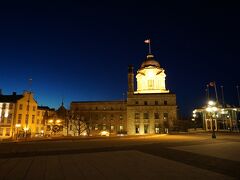 時刻は20：45。まだ遅い時間ではない。夜景を見よう！
テラス・デュフランへ行ってみました。

もの凄く寒い！！(>_<)