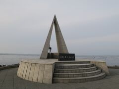 宗谷岬。
夕方近いのにかなりの観光客が。

残念ながらこの日はサハリン（南樺太）は見えなかった。

でも日本最北端に行けてよかった♪