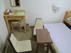 宿泊は稚内駅そばの『旅の宿うぶかた』
シングルベッドが２台。
