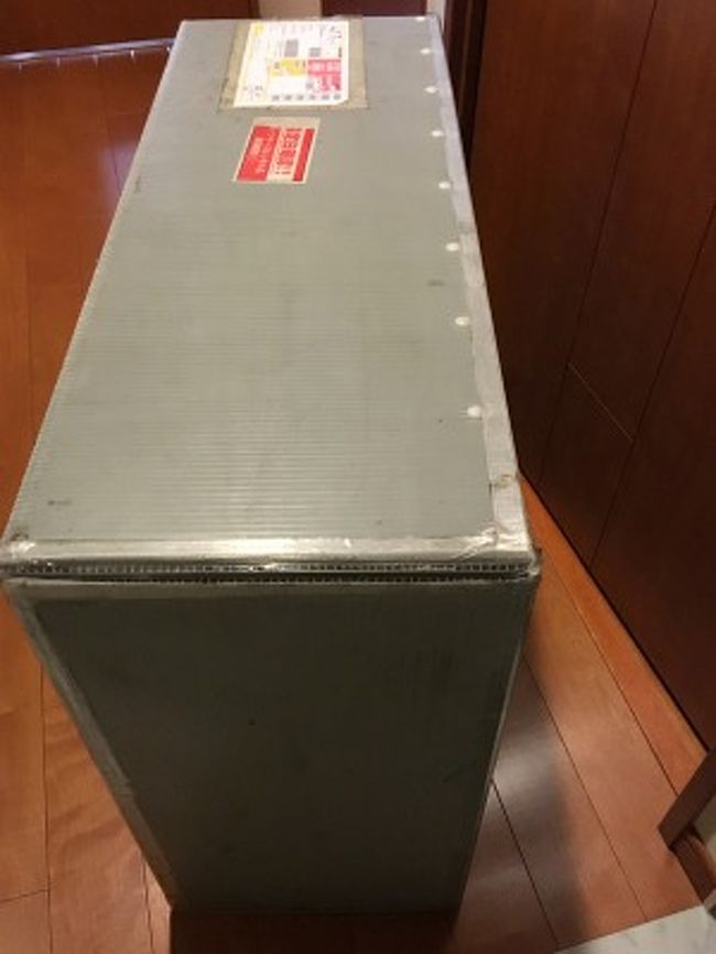 まずはスーツケースから。<br />初めてのレンタル・スーツケースは、移動が多いことを考えて、ＡＣＥの「プロテカ エキノックスライト」という軽量型78リットルを選択。お値段はりましたが、こういうところでケチると後で痛い目にあう、と経験上。<br />・・・ま、出国日と帰国日しか使いませんでしたけどね（・∀・）<br />出発２日前を指定してお届けしてもらいました。<br />