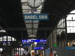 バーゼル駅に着きました。
2年ぶりです。
ここでミュールーズ行きの在来線に乗り換えます。