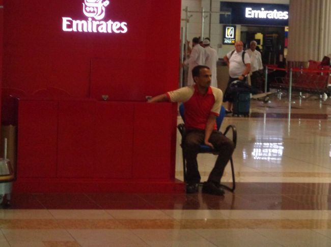 ツボだったのは、ドバイの皆様（もちろん、人によりますが）<br />ゆったりお仕事していらっしゃる方をよく見かけました。<br />スマホ見ながらお仕事、<br />おしゃべりに夢中になりながらお仕事<br />いいんです、いいんです<br />とにかく暑いんですから！