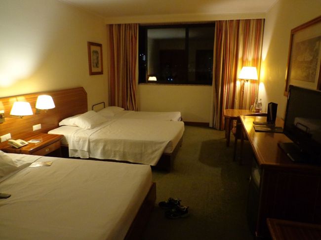 夜なので迷いながら、やっと到着したレアルパルケホテル（Real Parque Hotel)実際は地下鉄サンセバスチャン駅から徒歩５分もかかりませんでした。<br />ドバイ経由の長〜い道のりでした。<br />明日から本格的な観光開始です<br />--哀愁のポルトガル２０１６　Vol.1 完--<br /><br />