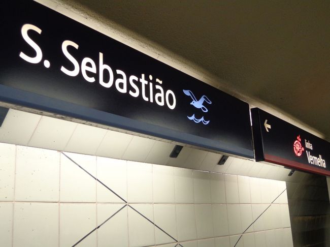 メトロの駅　サンセバスチャン（Sao Sebastiao）<br />青いカモメが、ブルーラインを表している