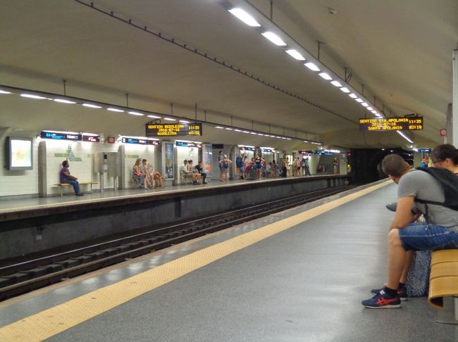 地下鉄のホーム　危険な感じはなし