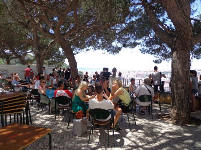 まずやって来たのは