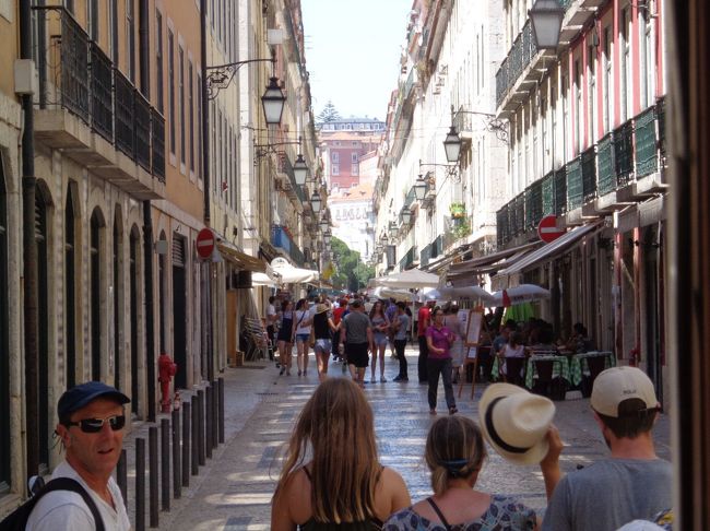 バイシャシアードでトラムを降りて、気の向くままに街を歩きます