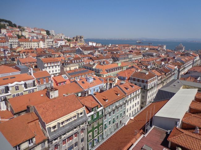 1日券があったので、エレベーターの料金は無料だったのだが、<br />知らないうちに、着いてしまうあたり、方向音痴＆超テキトーな私達らしい。<br />ちなみに、一番上の展望台に行くには、2ユーロ位必要になります。（金額は定かではないが、コインを支払った事は覚えている）