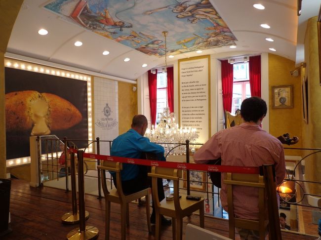 2階で食べていると、いきなり「ジャーン」と音楽が