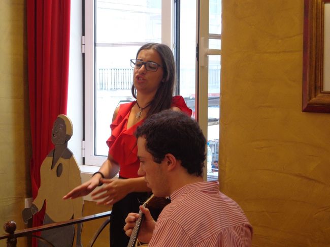 <br />本格的な演奏と素敵な歌声<br />すぐ後ろに知識のない日本人親子が口をぽかーんと開けて聞き入っております<br /><br />