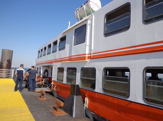 フェリー<br />テージョ川を渡りに着ました