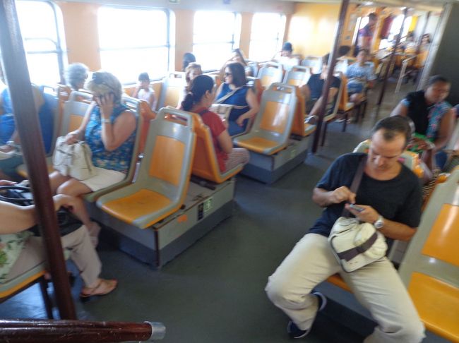 外の席を必死に探すが、外には出られない事が判明