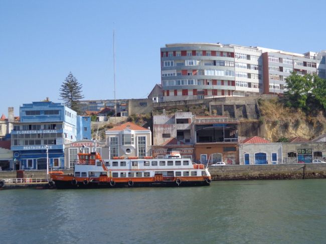 テージョ川対岸の町　カシーリャス（Cacilhas）