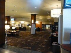 ５分程でターミナル３駅に到着。
宿泊するのは「Sheraton Gateway Hotel In Toronto International Airport」。
LINKトレインを降りてすぐの所にあり、便利でした。
