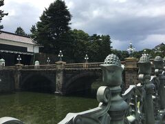 石積みの美しいアーチは、正門石橋。