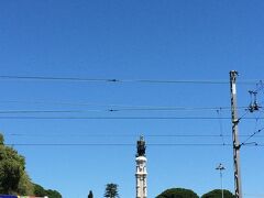 観光1日目。
まずは街を知ろうと、ホテルから歩いてロシオ駅まで向かいます。