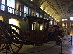 そうそう、今回72時間有効のリスボンカードを買ったのですが、交通機関乗り放題の他、いろいろな施設が無料になったり、割引になったりで便利でした。
そのリスボンカードを使って、無料で入れるからと来てみたのが国立馬車博物館。想像よりも馬車って大きかったです！