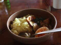 犬島ｔｒｅｅｓで遅い昼食、
具だくさん、スパイシーなおいしいカレー、ごちそうさまでした。
