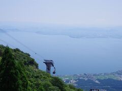 パノラマ展望台から、ロープウェーと琵琶湖を入れてパチリ!　晴れているからこその、この素晴らしいパノラマ!
