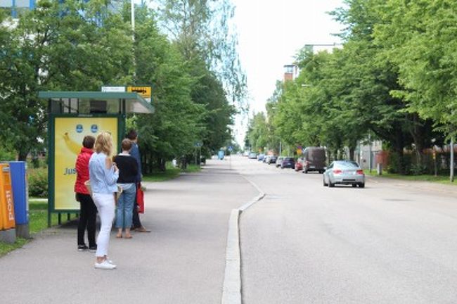 ではそろそろ夜ごはんを食べにまいりましょう。<br /><br />パスの乗り方を教えてもらいます。<br />・バスが来たら合図をする（でないと止まってくれない）<br />・降りる時もベルを鳴らす（でないと止まってくれない）