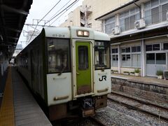 ２番列車に乗って、まずは長野へ。
長野で３０分ほどの待ち合わせで、最初の目的”飯山線”に乗ります。