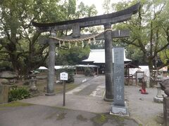 スタジアムに向かう途中に神社がありました。
諫早神社です。奈良時代に行基が聖武天皇の勅願で建立したのがはじまりで、神仏習合なんだそうです。