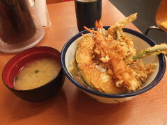 【天丼てんや八王子北口店で天丼 2016/08/01】

一人で天丼てんや八王子北口店で天丼を食べました。
アクセス：ＪＲ八王子駅北口から徒歩2分。
住所：八王子市東町12-1 