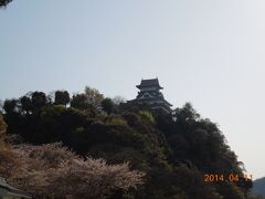 岩村城を後に、目指したのは国宝、犬山城です。

名鉄犬山ホテルの駐車場に入れてチェックイン後、徒歩で向かいました。
