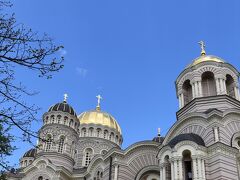 そのまま足を伸ばして、一気に『救世主生誕大聖堂』へ。

内部は立派なのですが、大きく撮影禁止のピクトグラムが。