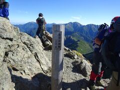 塩見岳東峰の山頂（3052m）