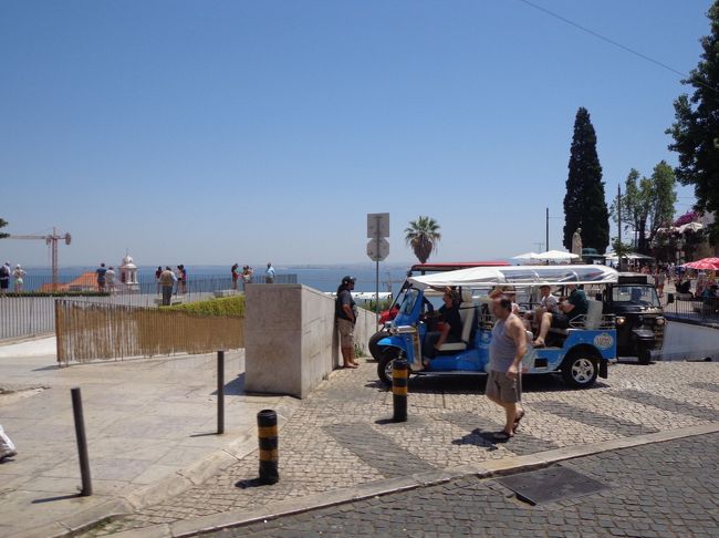 緑のトラムに乗って次に向ったのは