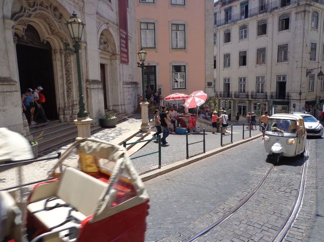 トラム以外にはトゥクトゥクが走っておりました<br />リスボンにトゥクトゥク、意外でした