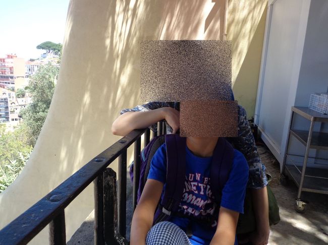 木陰でしばらく休憩しながら、街を眺めます