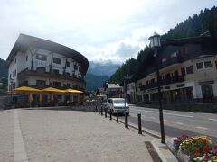 7月5日 Cortina d'Ampezzo から約3時間で移動してきました。
3年ぶりに Hotel Des Alpes に4泊します。（1泊2食　一人63ユーロ）
SADバスやローカル線列車に乗り放題の Mobilcard 7日間用もいただきました。