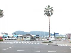 羽田から朝一の広島行きに乗り、空港からバスで30分ほど、三原港にやってきました。空港から広島市の中心部は遠いですが、逆に三原は結構近くて助かる(*^^*)