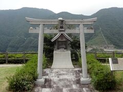 龍姫神社

小さな神社で見落としてしまいそうでした。

難関突破・初志貫徹で
入学試験のお守りとして人気があるようです。