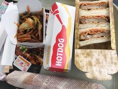 ランチはビーチパーラーで軽食
カツサンドはボリュームあるよ