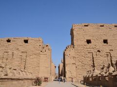 敷地は世界最大クラスという神殿
与えられた時間ではとてもまわりきれなかった。
