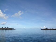 青の洞窟シュノーケルは子供達もいるので
プライベートツアーでSEPマリンクラブさんに
お願いしました
ボートエントリーです
